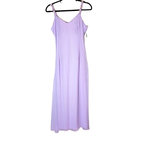 Narianna Dresses & Skirts - Lavender evening gown with crystal straps & back bodice in size Small